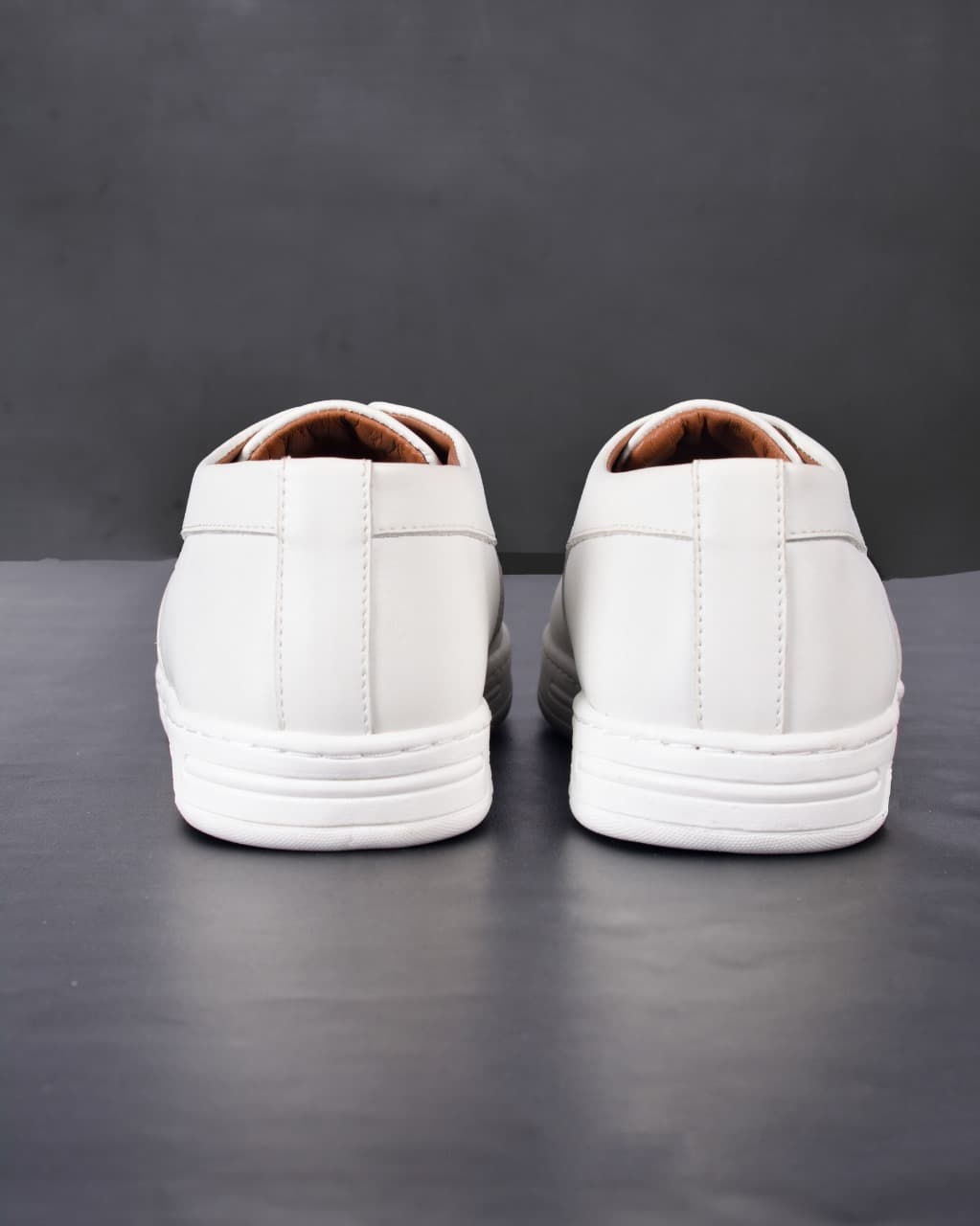 Avion Polar White hover